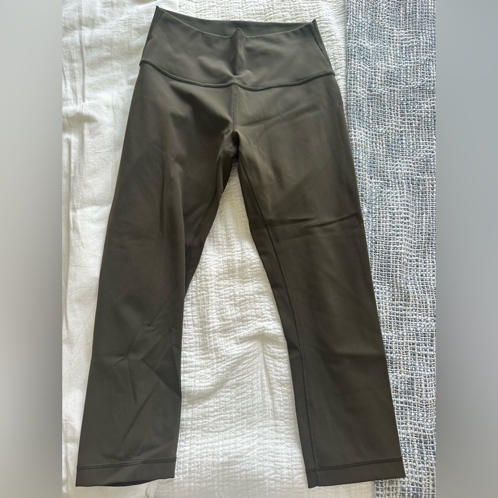 Lululemon Wunder Under leggings size 6